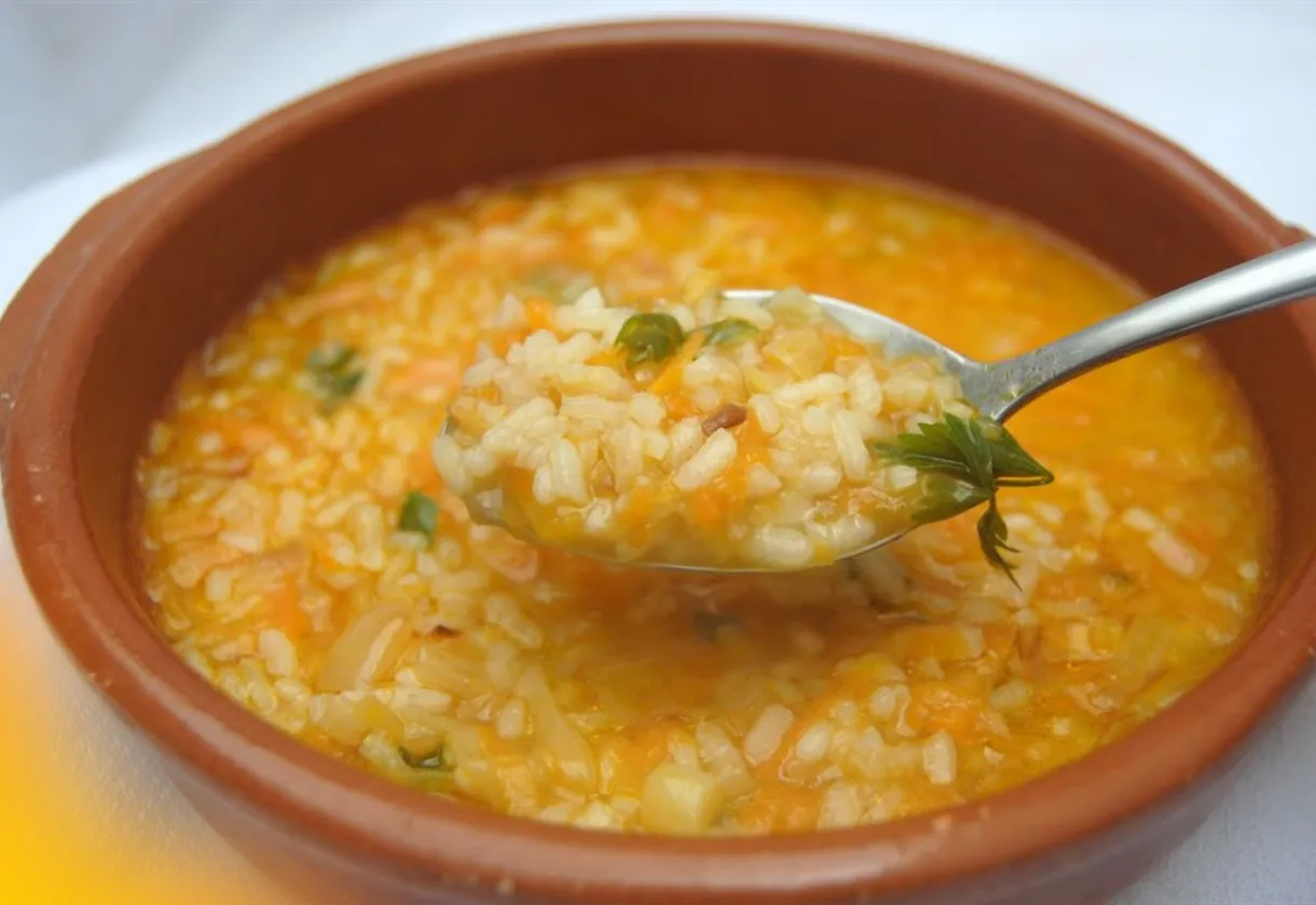 Receita de Sopa de Arroz com Legumes
