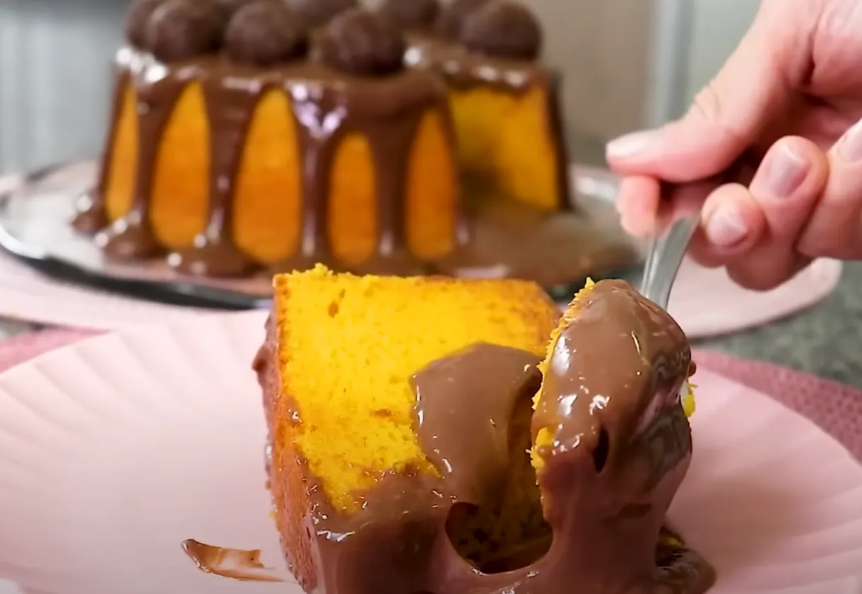 Bolo de Cenoura da Isamara Amâncio com Cobertura de Brigadeiro