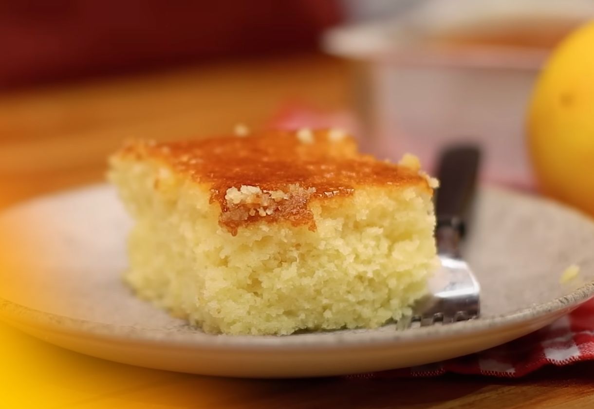Descubra como preparar um Bolo de Laranja com Calda fofinho e molhadinho do canal Receitas de Pai