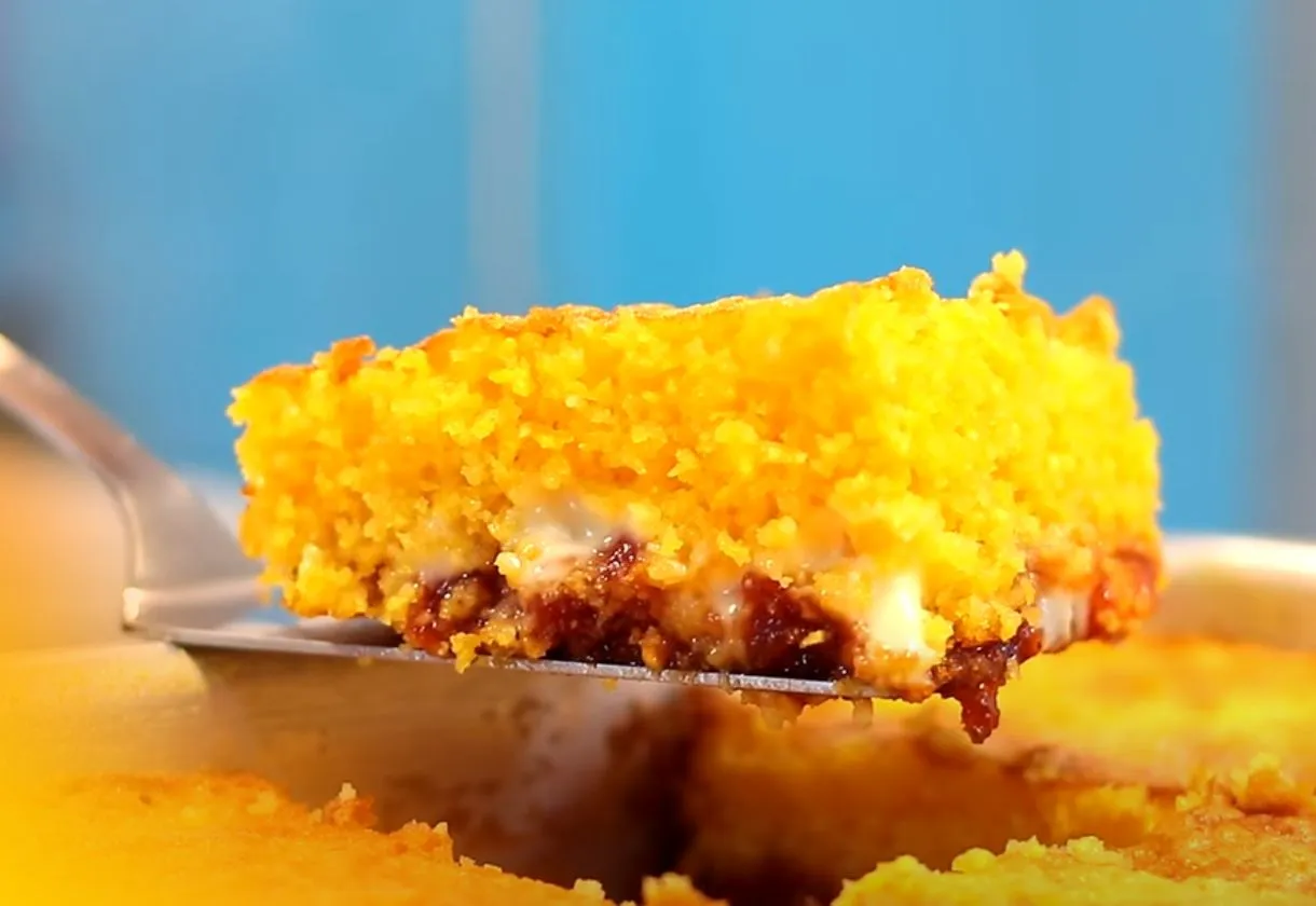 Receita de Bolo de Cuscuz Molhadinho Feito à Mão - Sem Farinha de Trigo Que Já Sai do Forno Recheado