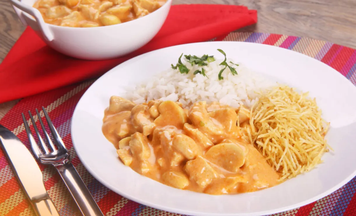Receita de Strogonoff Tradicional de Frango: Sabor e Conforto em Cada Mordida