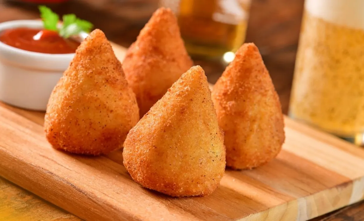Coxinha de Frango Caseira: Dicas de Armazenamento e Acompanhamentos Deliciosos