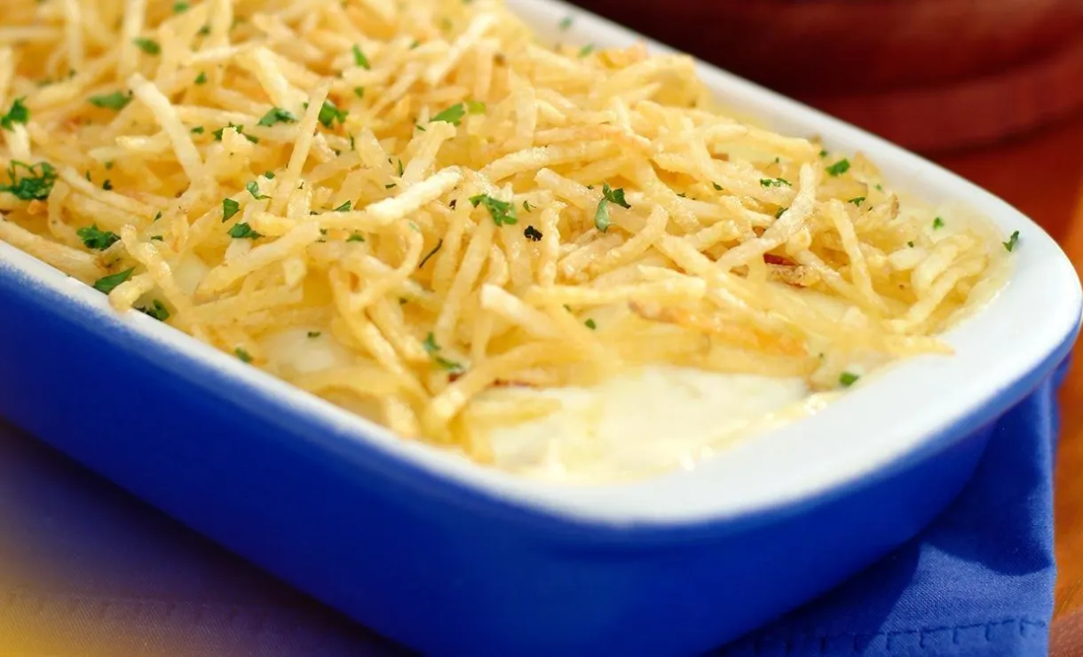 Fricassé de Frango com Queijo e Batata Palha: Aprenda a Preparar