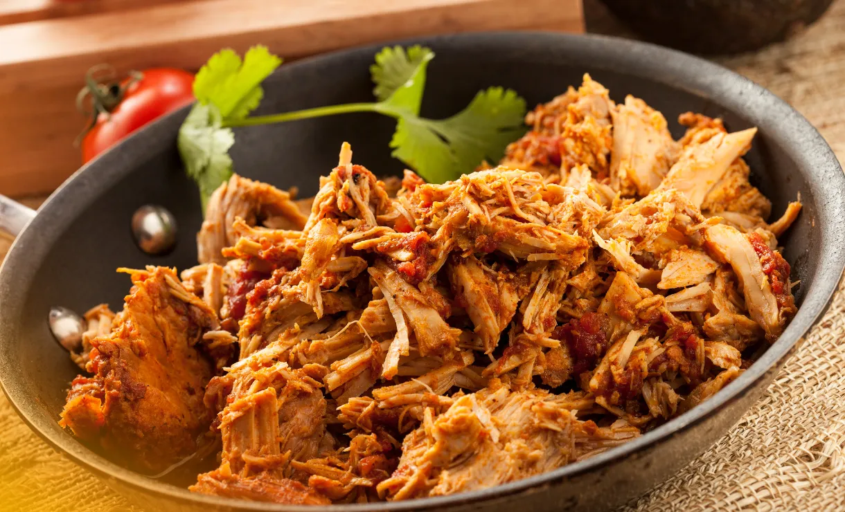 Receita de Frango Desfiado na Panela de Pressão: Prática e Deliciosa