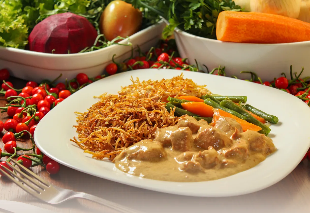 Strogonoff de Frango: Receita Clássica com Toque Especial para Seu Almoço