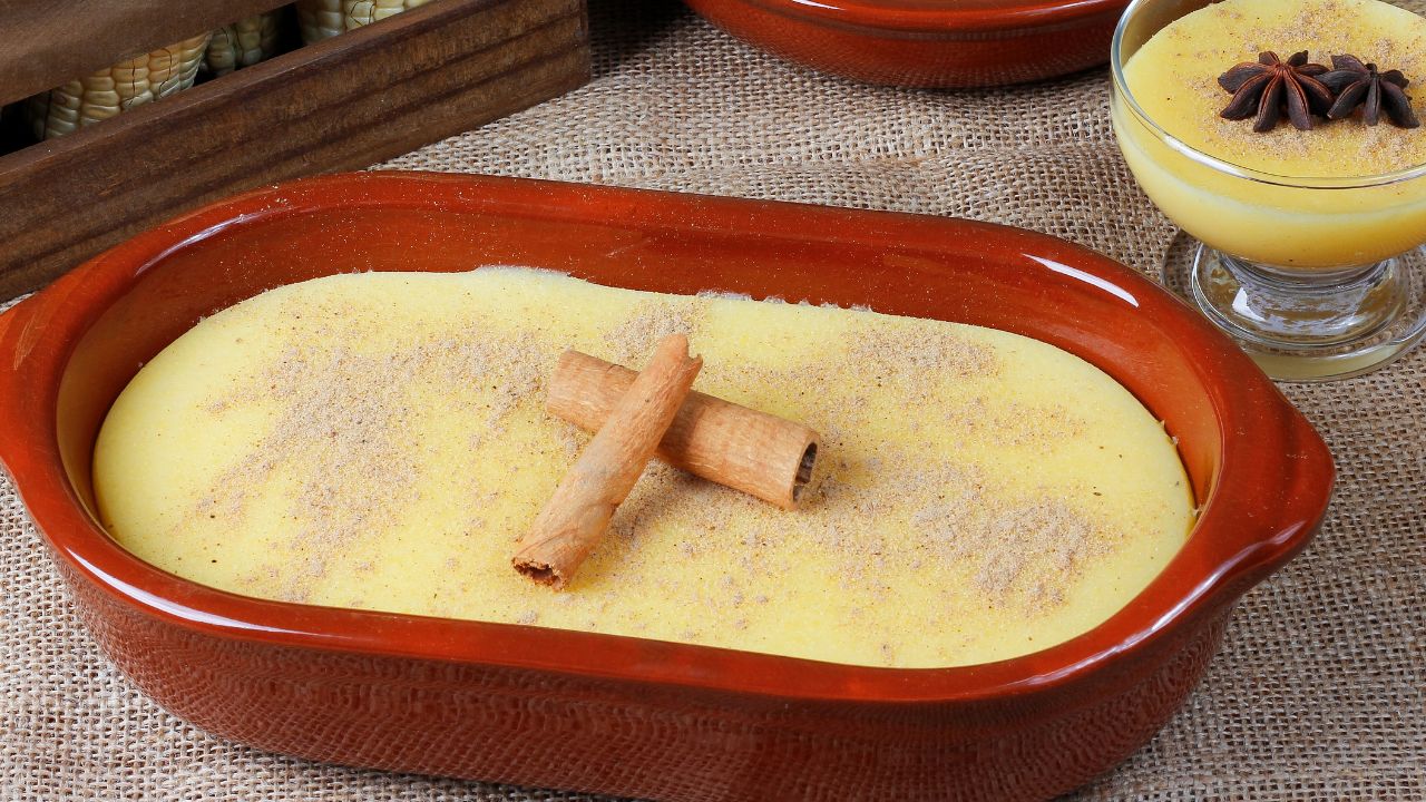 Deliciosa e Inovadora Receita de Curau de Travessa recheado com Cocada para a sua Festa Junina!