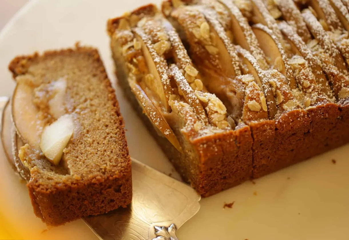 Bolo de Pera Fofinho e Úmido: O Segredo para um Bolo Perfeito