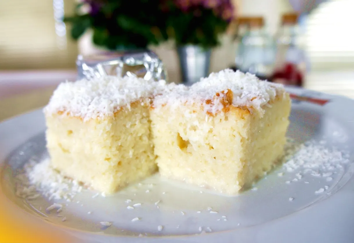 Aprenda a Fazer um Delicioso Bolo de Coco com Banana de Forma Simples e Rápida