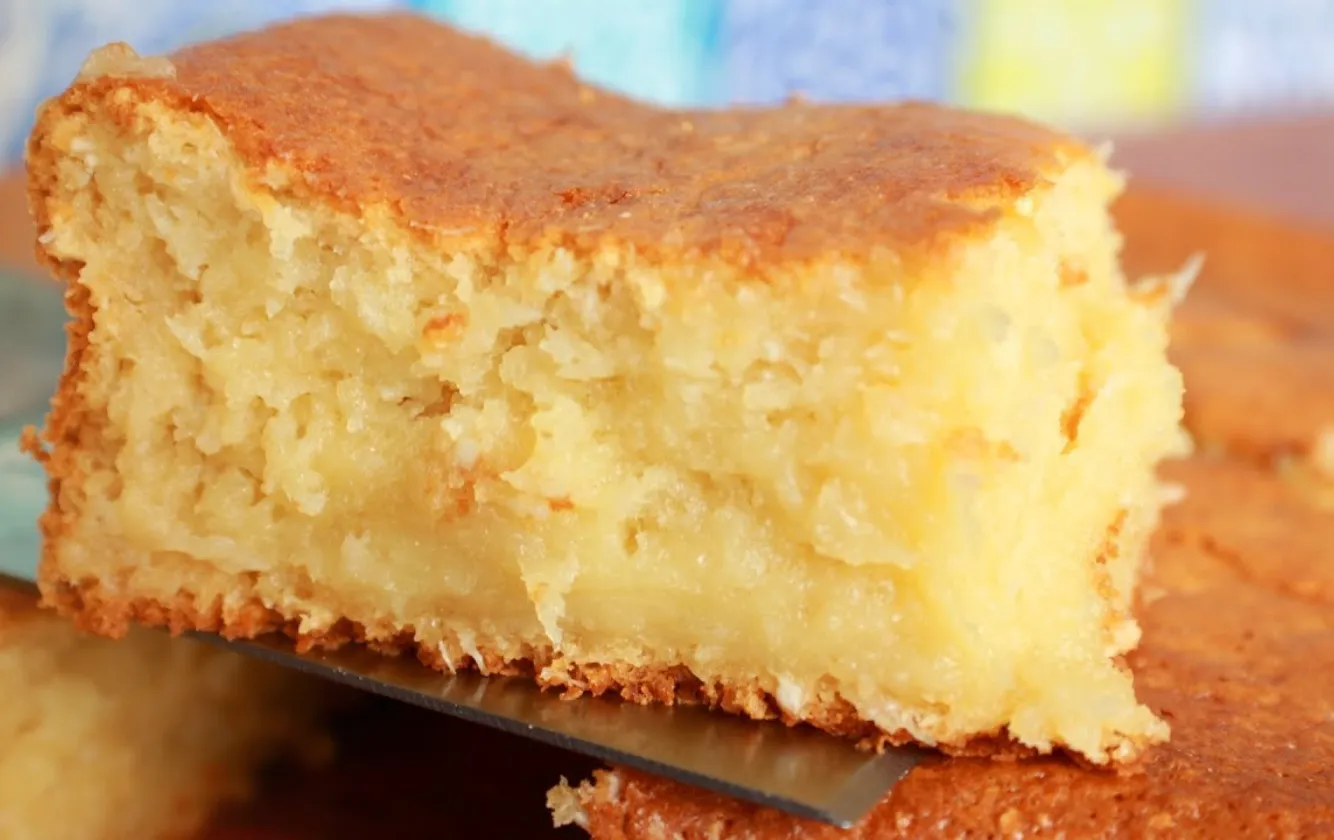 Descubra o Segredo do Bolo Queijadinha Cremoso de Liquidificador com Leite Condensado