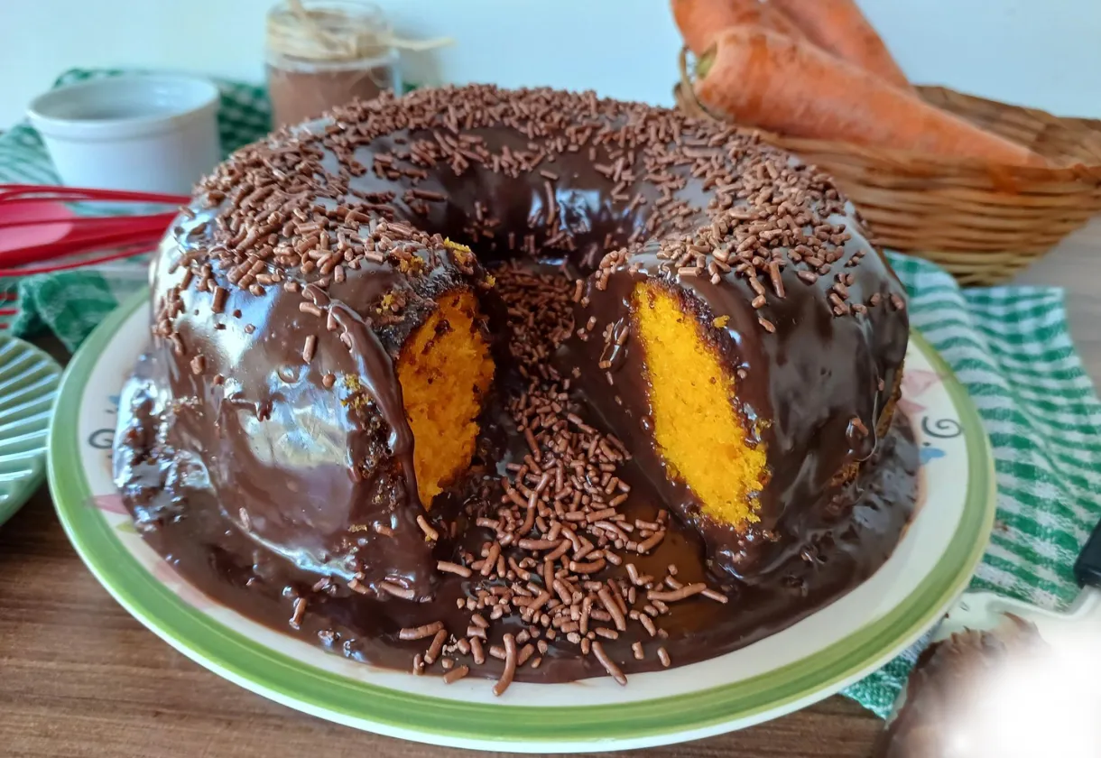 Receita Deliciosa de Bolo Vulcão de Cenoura Sem Glúten: Uma Explosão de Sabor e Saúde na Sua Mesa