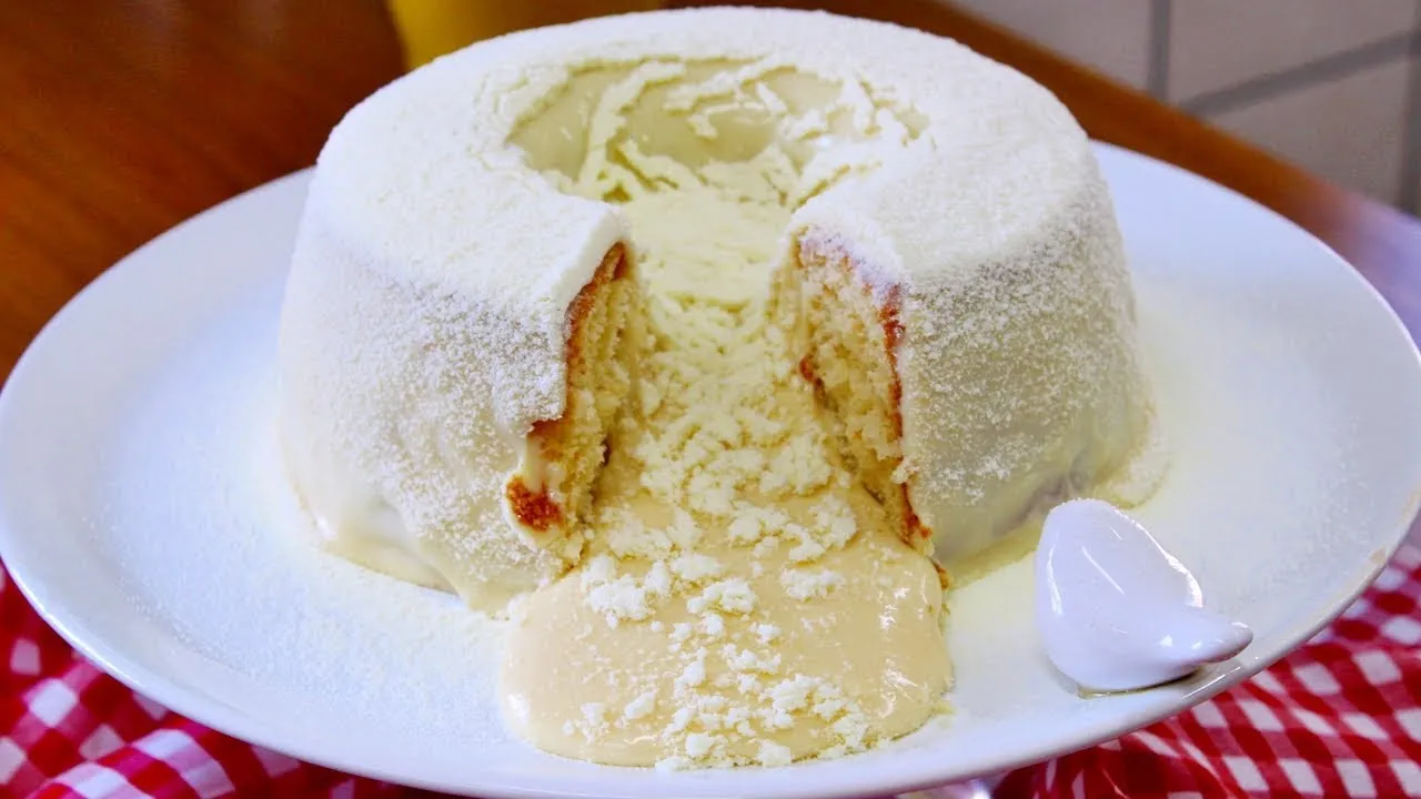 Bolo Vulcão de Leite Ninho com Cobertura Irresistível Fofinho e Molhadinho