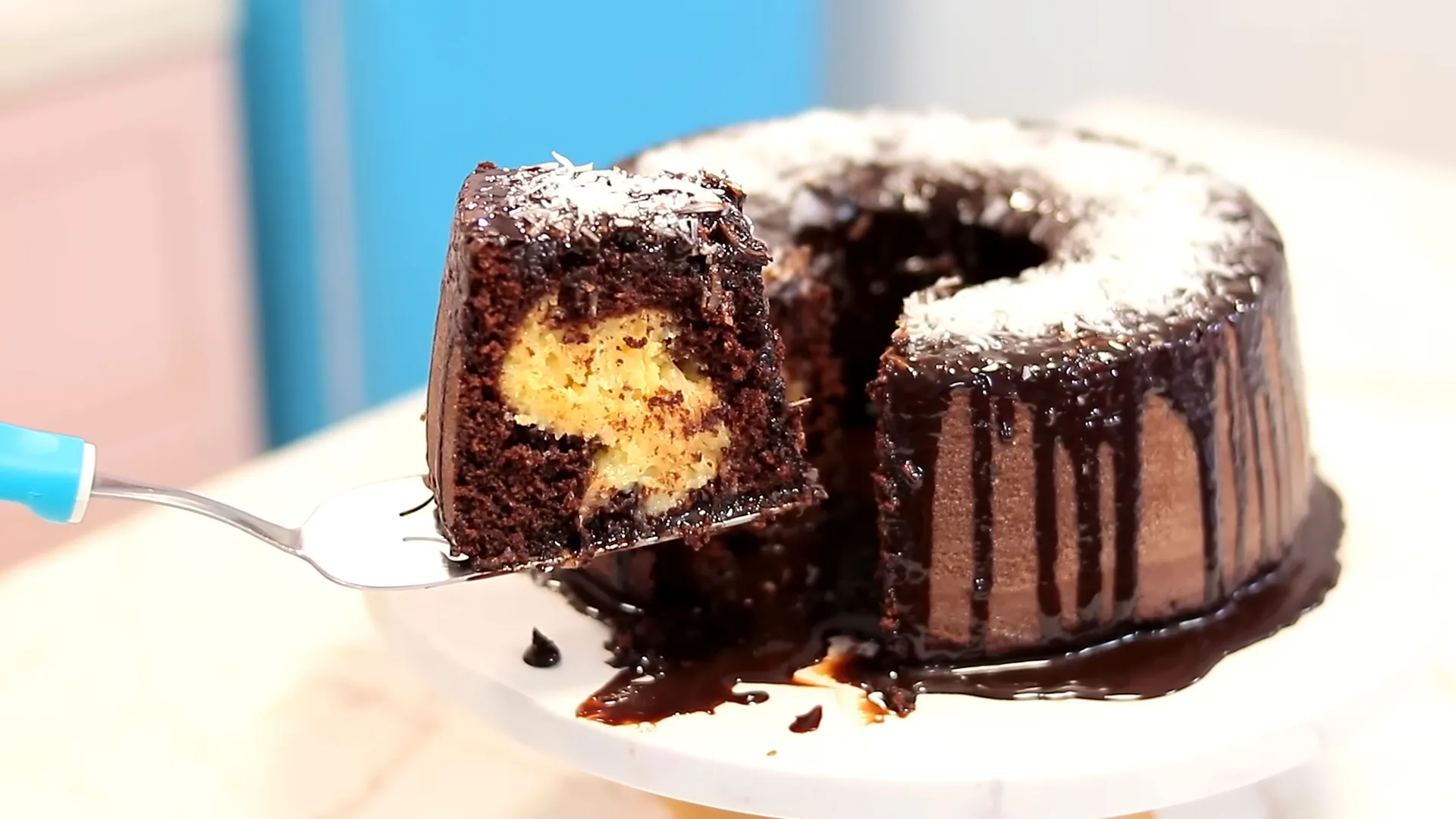 Bolo de Chocolate com Calda de Maracujá: Delicioso e Pronto em Menos de 1 Hora