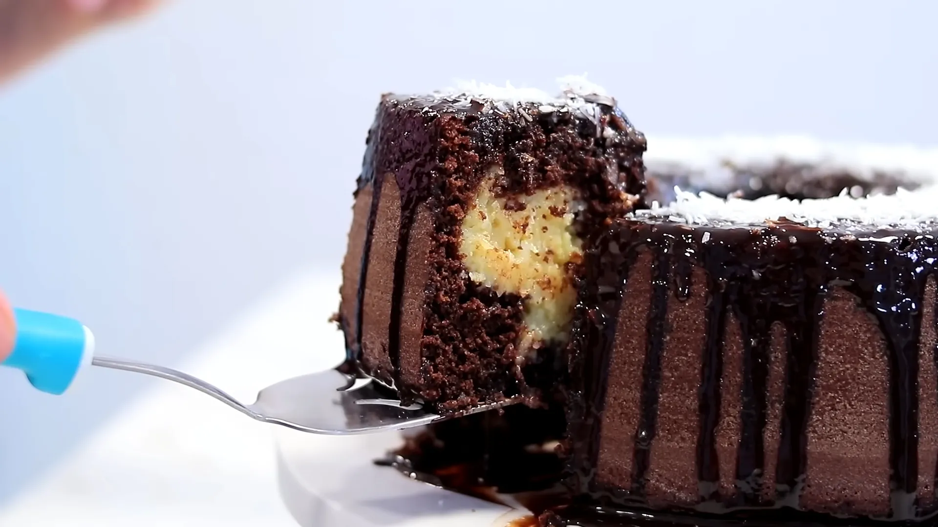 Bolo de Chocolate com nozes: ideal para aniversários e festas
