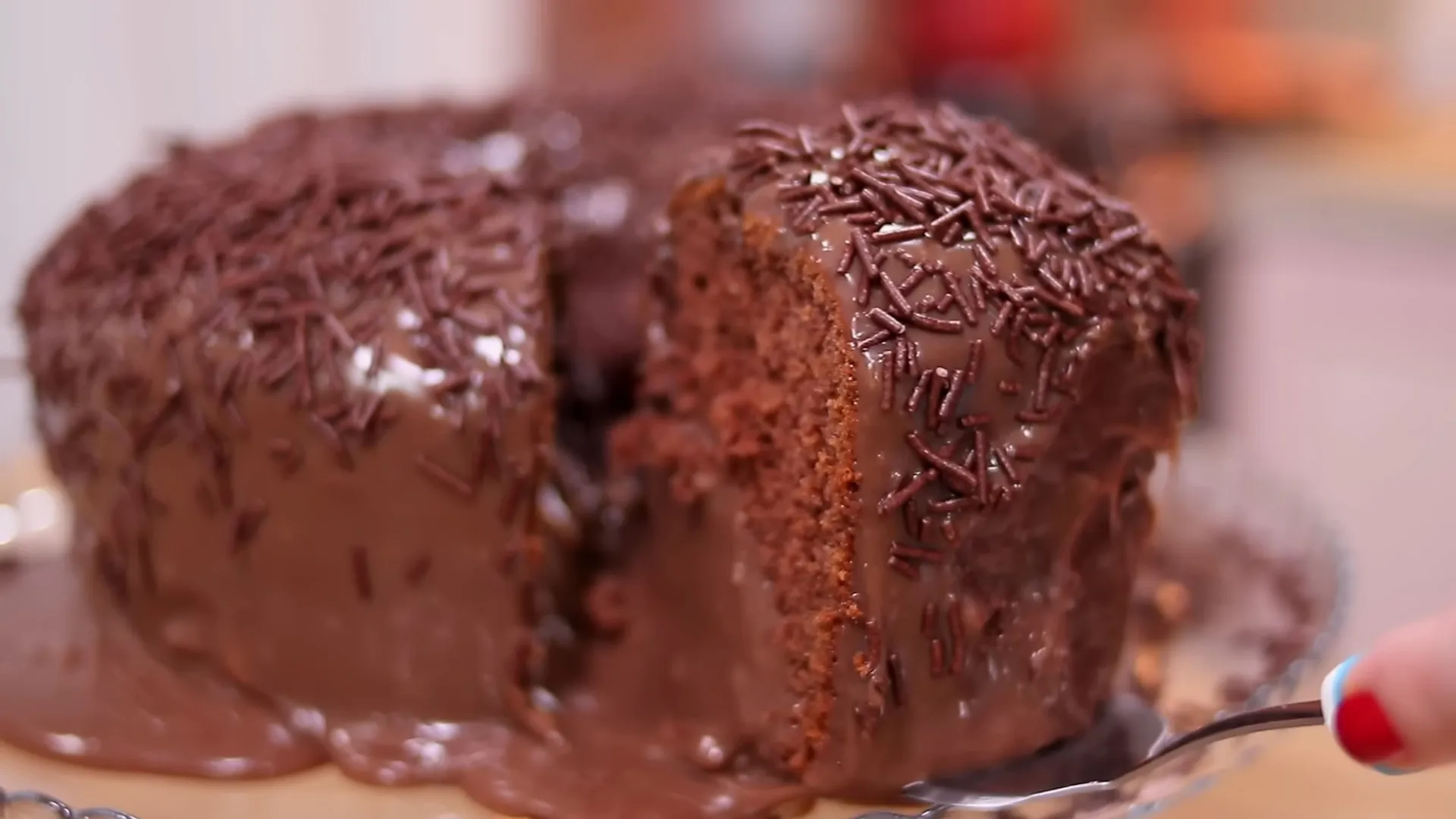 Bolo de Chocolate com Recheio de Brigadeiro: Delícia Garantida