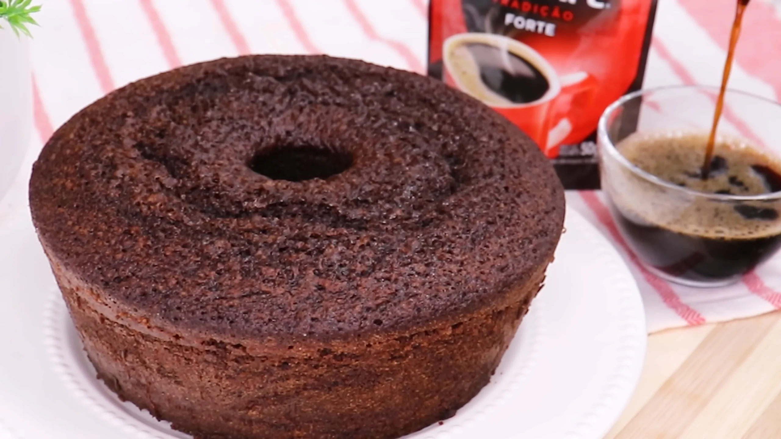 Bolo de Chocolate com Café Fofinho: Receita Fácil e Rápida para Fazer em Casa