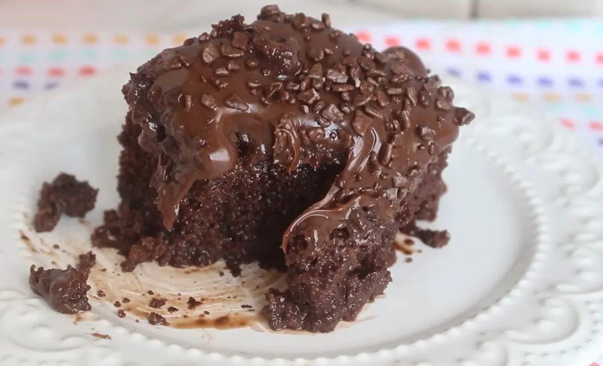 Bolo de Chocolate Molhadão: Receita Deliciosa e Fácil de Fazer em Casa