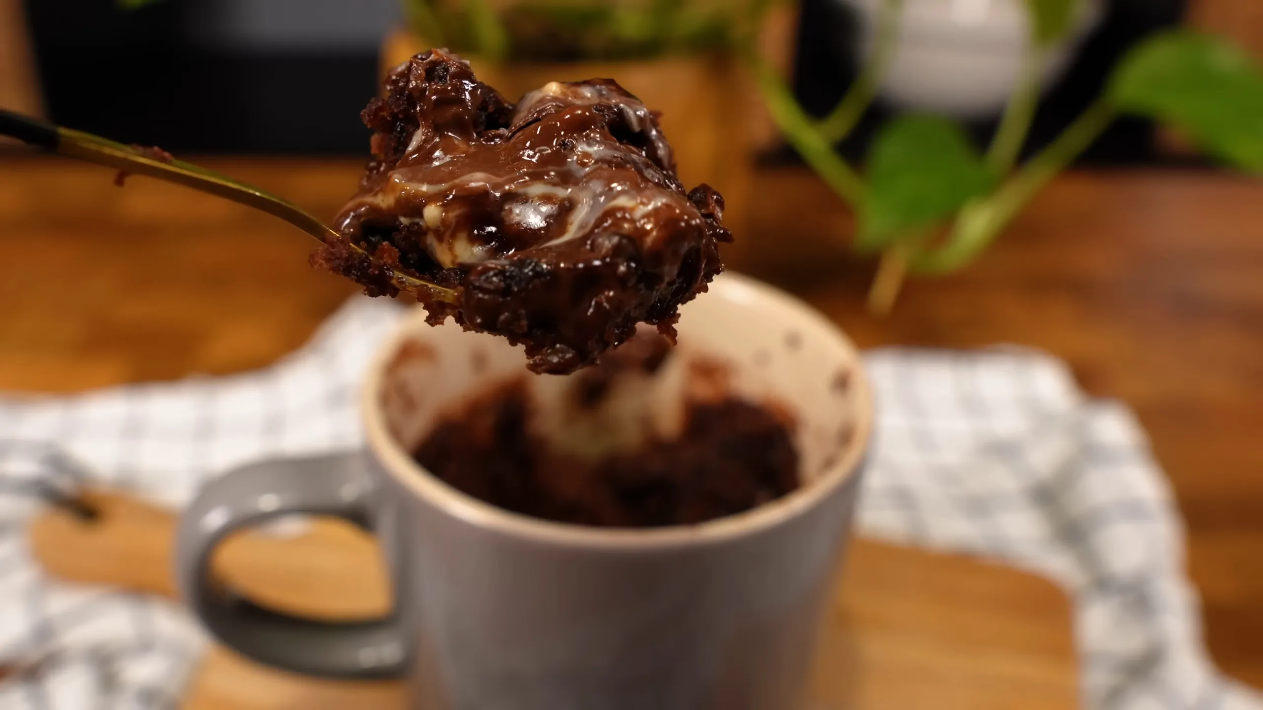 Bolo de Caneca no Microondas: Fofinho e Recheado, Perfeito para a Vontade de Doce