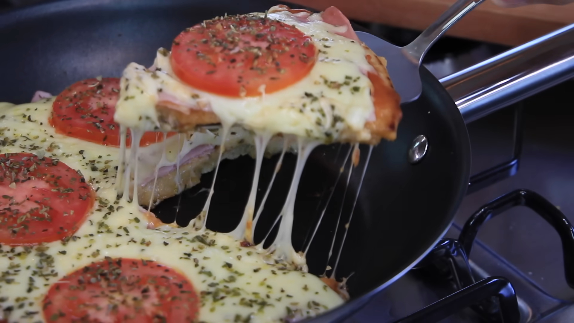 Pizza de Frigideira Pronta em 10 Minutos: Super Fácil e Rápida