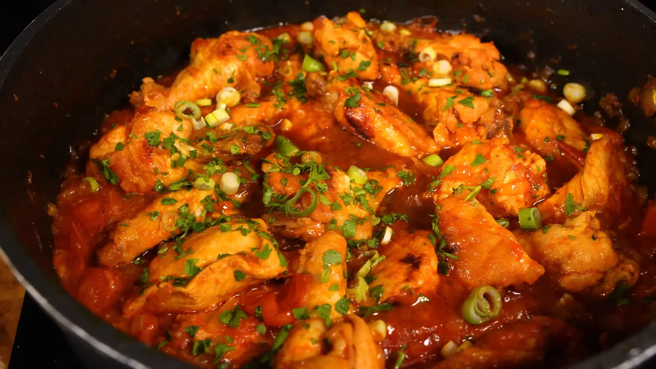 Frango Ensopado com Molho de Tomate: Receita Fácil e Saborosa para o Dia a Dia