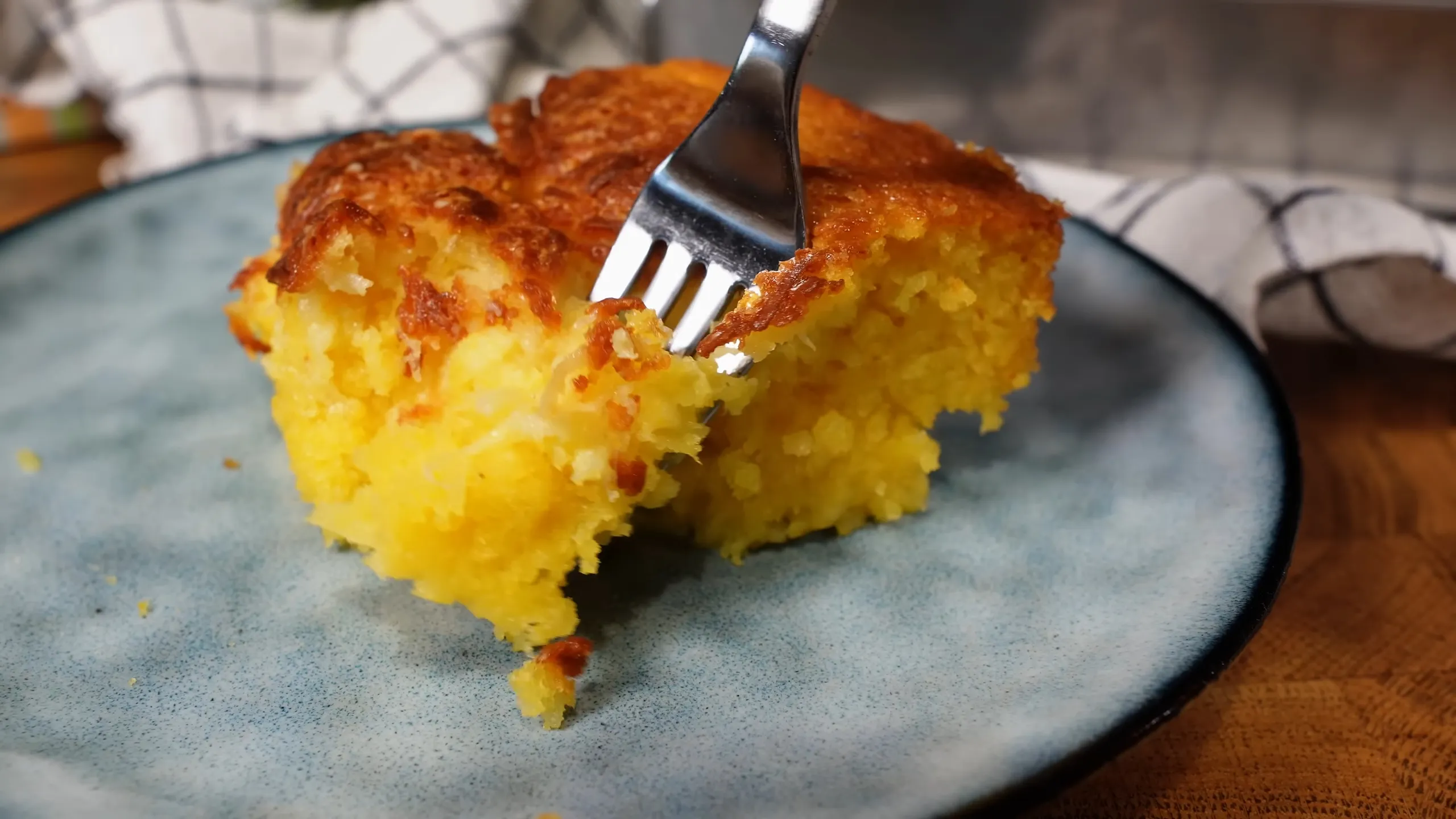 Bolo de Milho Cremoso com Milho de Latinha: Parece uma pamonha de tão bom