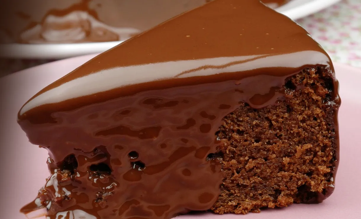 Receita de Bolo de Chocolate Molhadinho: Surpreenda com Esse Delicioso Doce