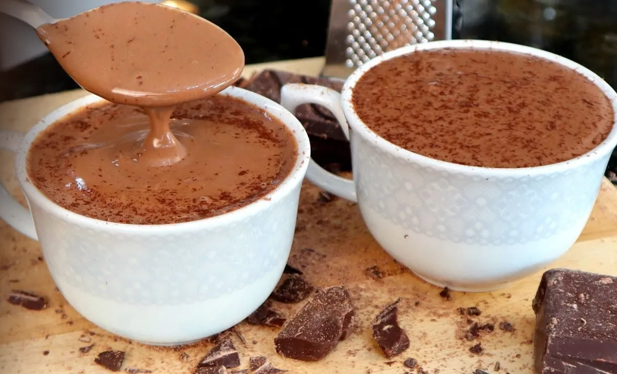 Chocolate Quente com Creme de Leite: A Receita Perfeita para Dias Frios