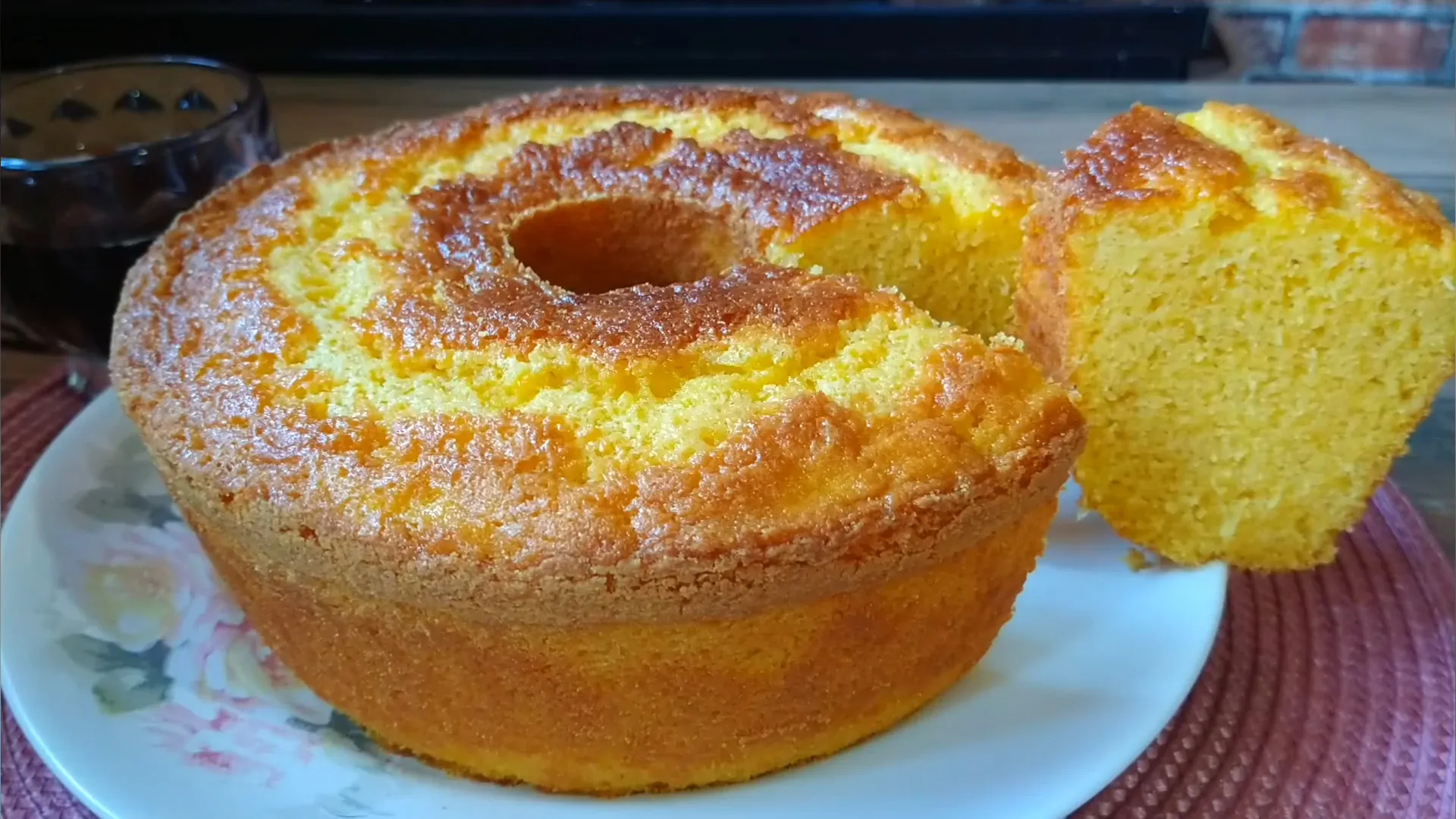 Bolo de Milho no Liquidificador: Sem Farinha de Trigo e Sem Leite, Úmido e Fofinho