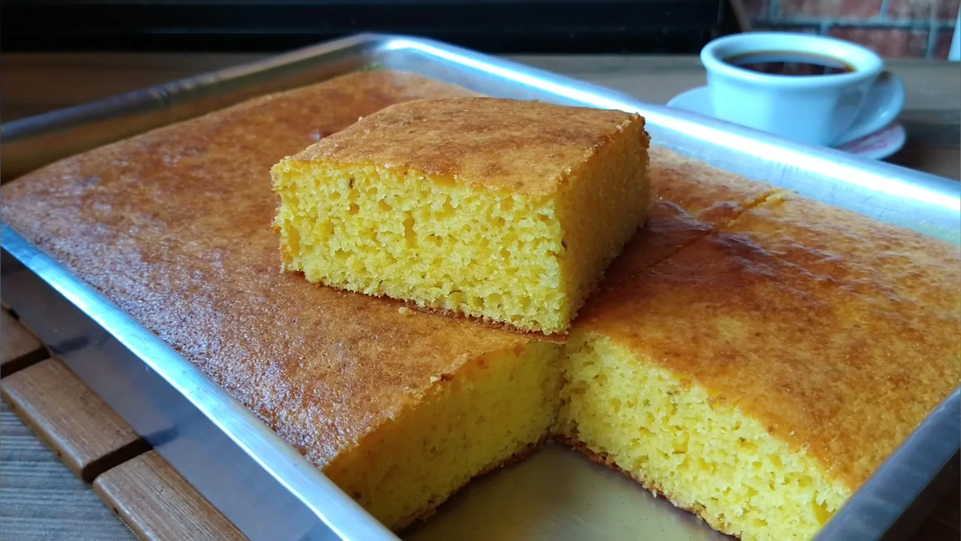 Bolo de Fubá com Creme de Leite Sem Farinha de Trigo, Úmido e Fofinho