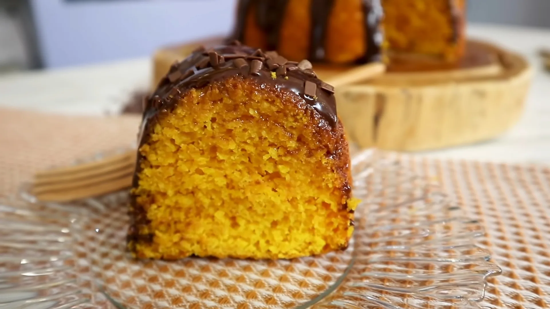 Bolo de Cenoura Low Carb com Cobertura de Chocolate: Saudável, Sem Lactose e Sem Açúcar, Pronto em Minutos