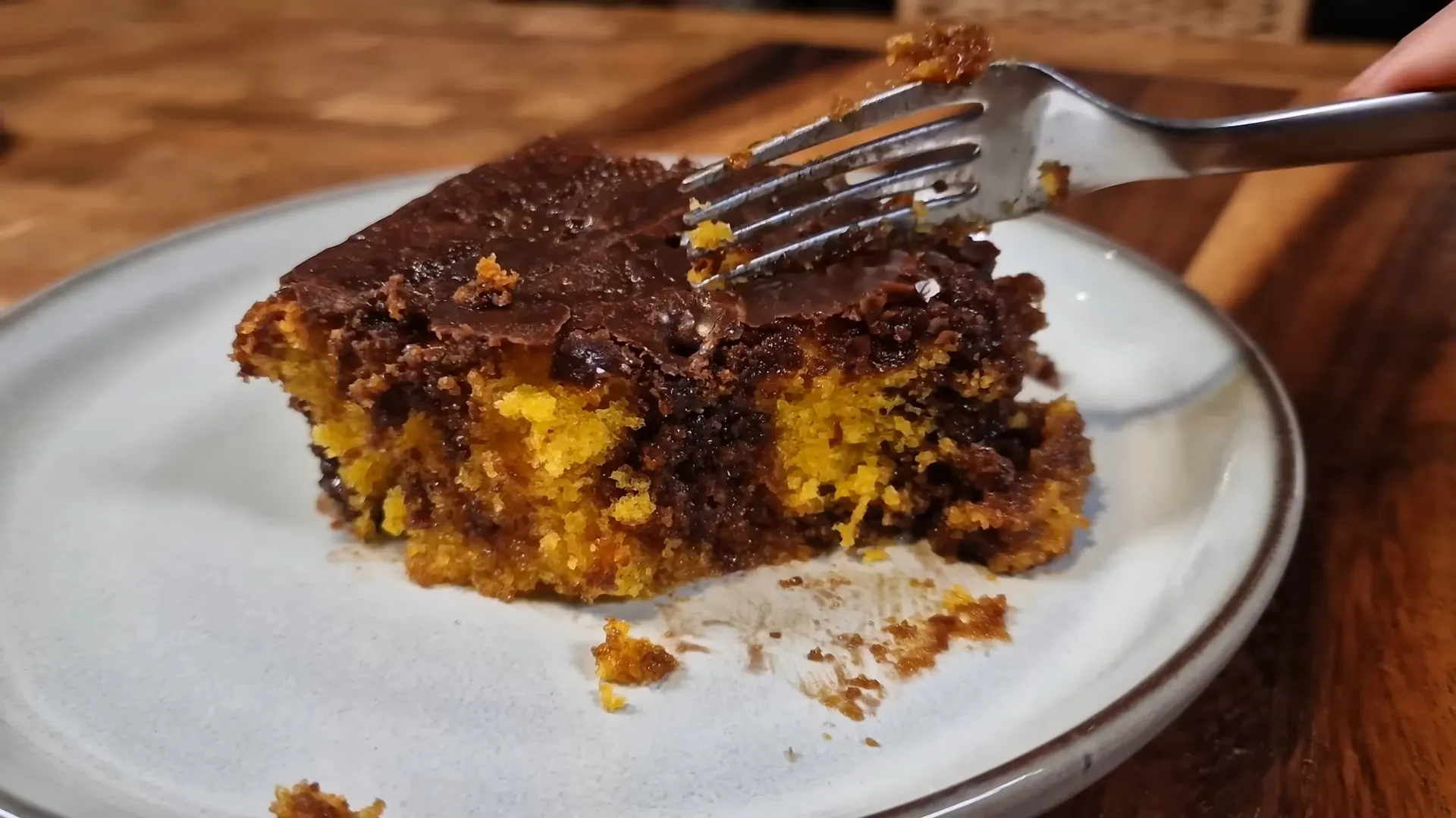 Bolo de Cenoura Fit: Receita Low Carb com Chocolate, Sem Lactose e Sem Açúcar, Pronta em Minutos