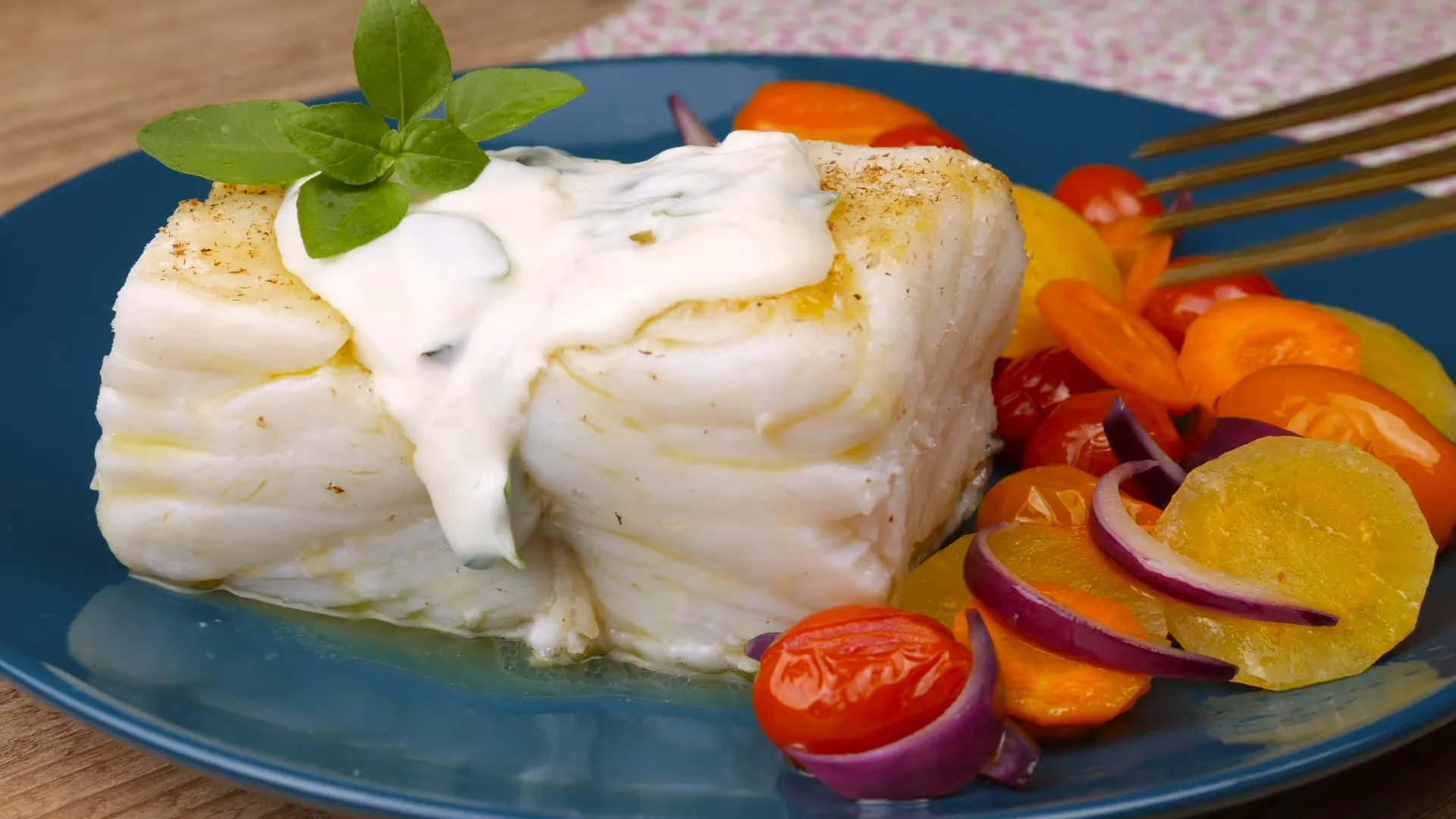 Bacalhau da Noruega com Molho Cremoso de Manjericão: Uma Explosão de Sabores