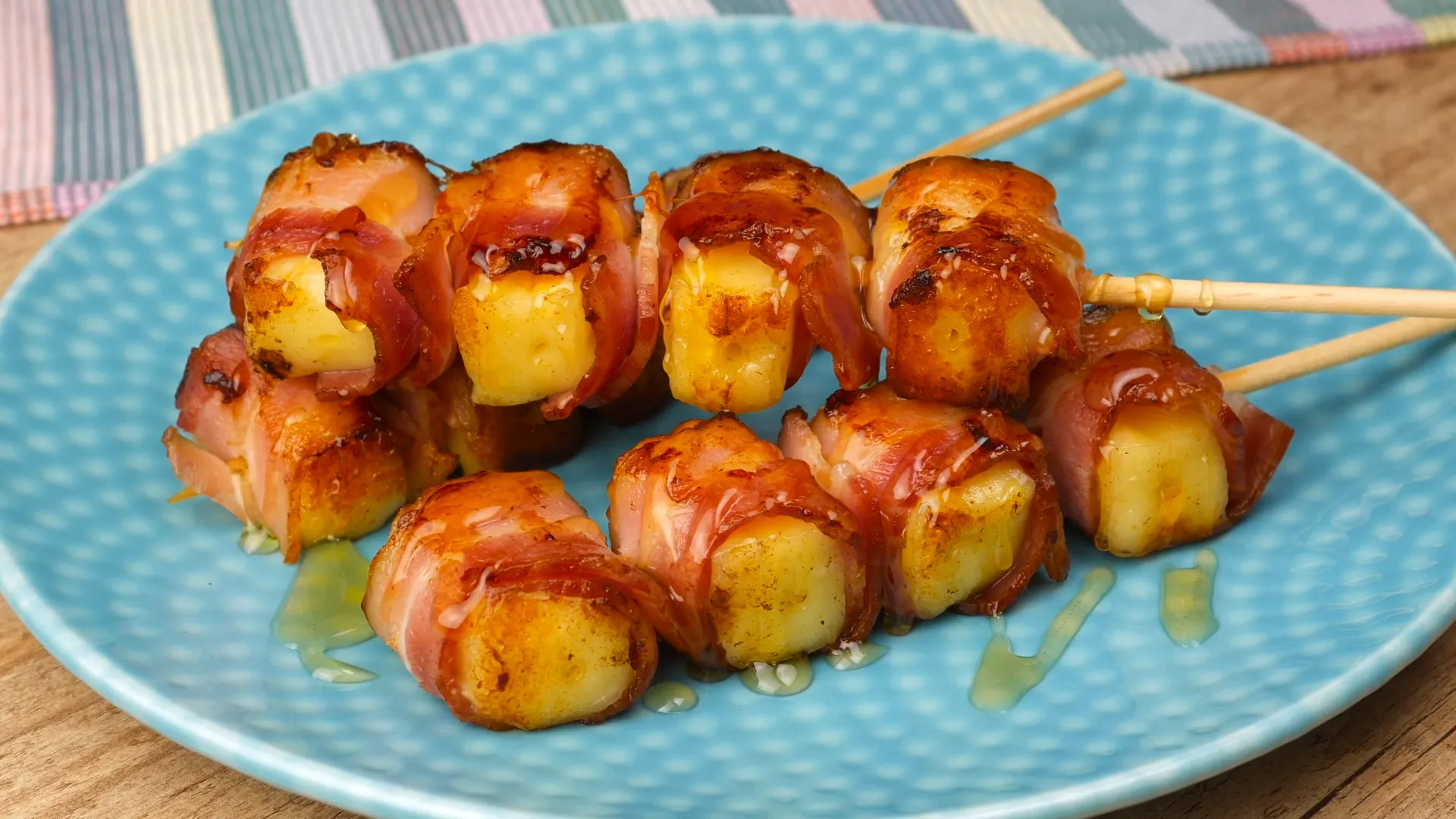 Espetinho de Queijo Coalho com Bacon: Receita que é cara do churrasco!