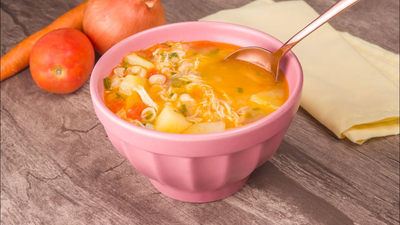Receita de Sopa de Macarrão com Frango e Legumes: Deliciosa e Fácil de Fazer