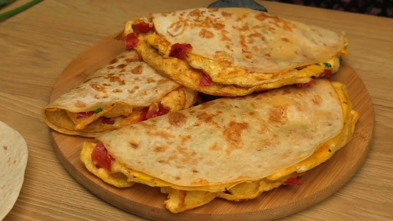 Omelete de Tortilha com Queijo e Tomate: Rápido e Delicioso para o Almoço de Dia dos Pais!