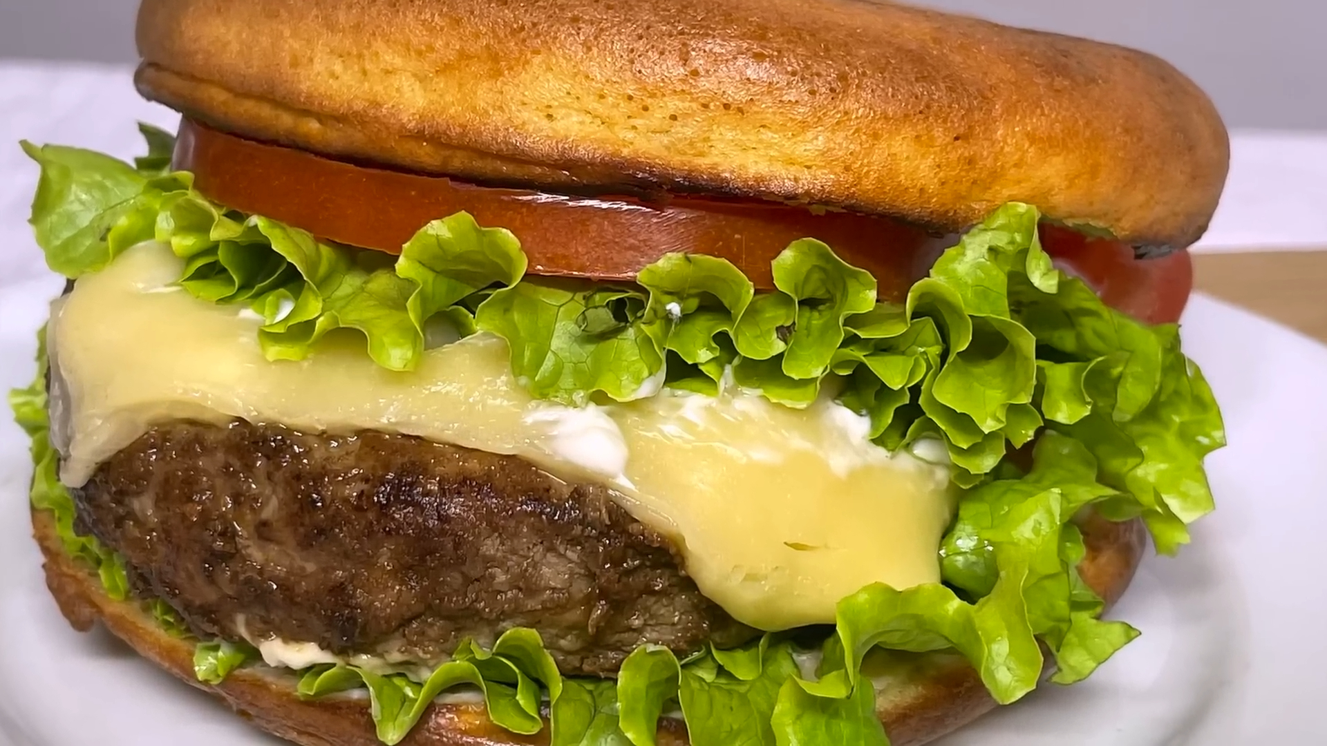 Um Sabor que Aproxima: Hambúrguer Low Carb para Compartilhar com Quem Você Ama