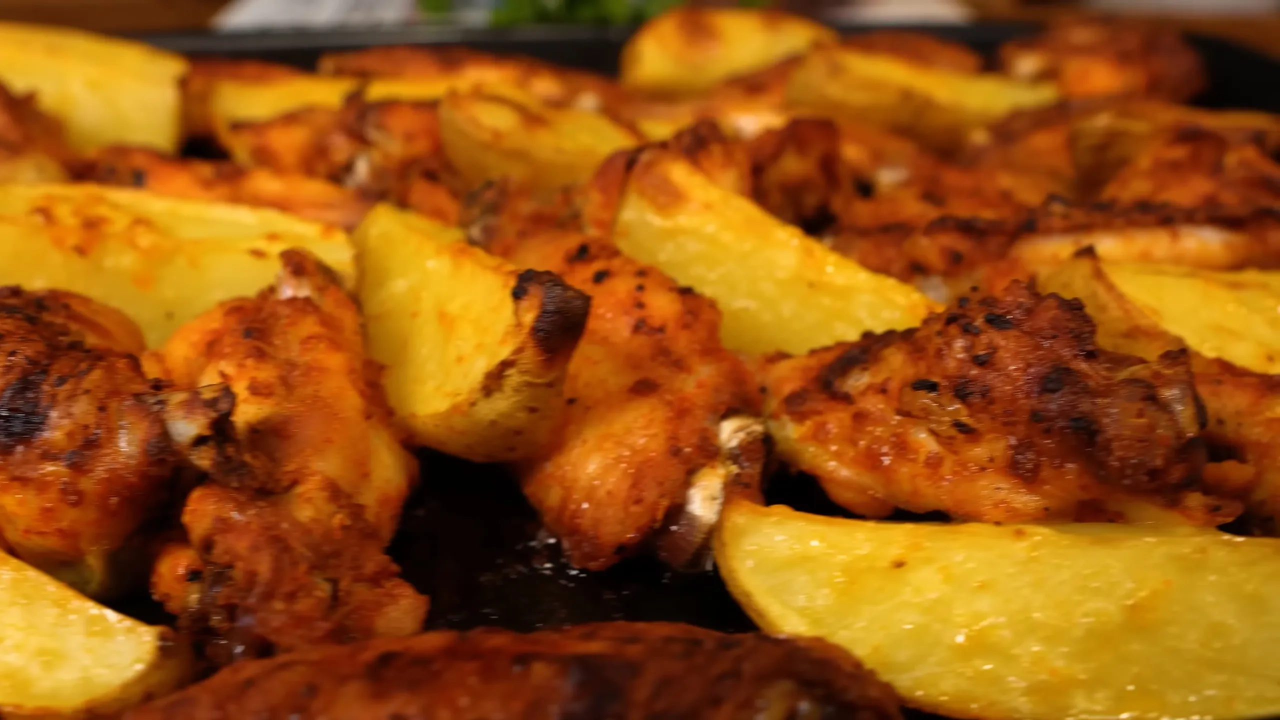 Frango Assado no Forno com Batatas: Fica delicioso e é muito Fácil de fazer
