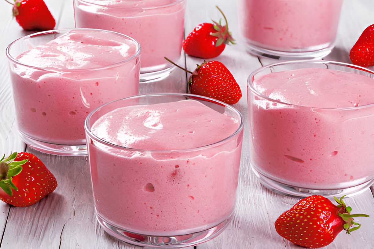 Receita de Pudim Bicolor de Morango e Chocolate: Uma Delícia Gelada que Vai Encantar a Todos!