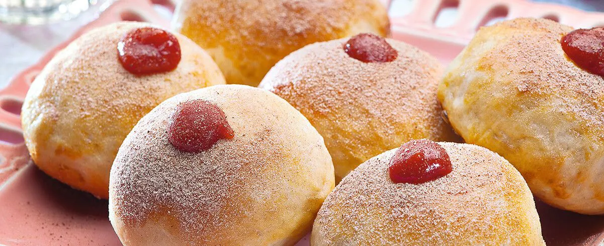 Sonho Nordestino: Doce Tradicional de Salvador com Recheio de Goiabada