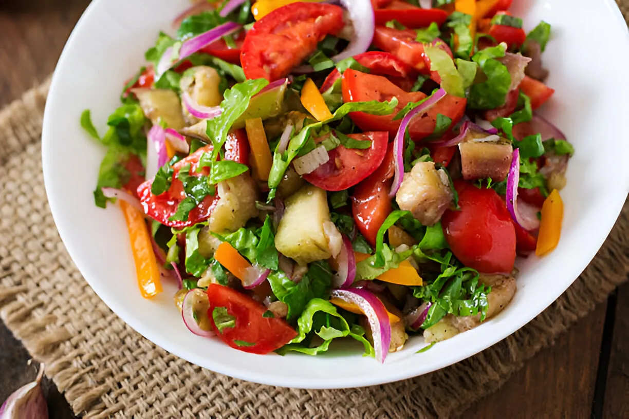 Salada de Berinjela: Leve, Nutritiva e Cheia de Sabor!