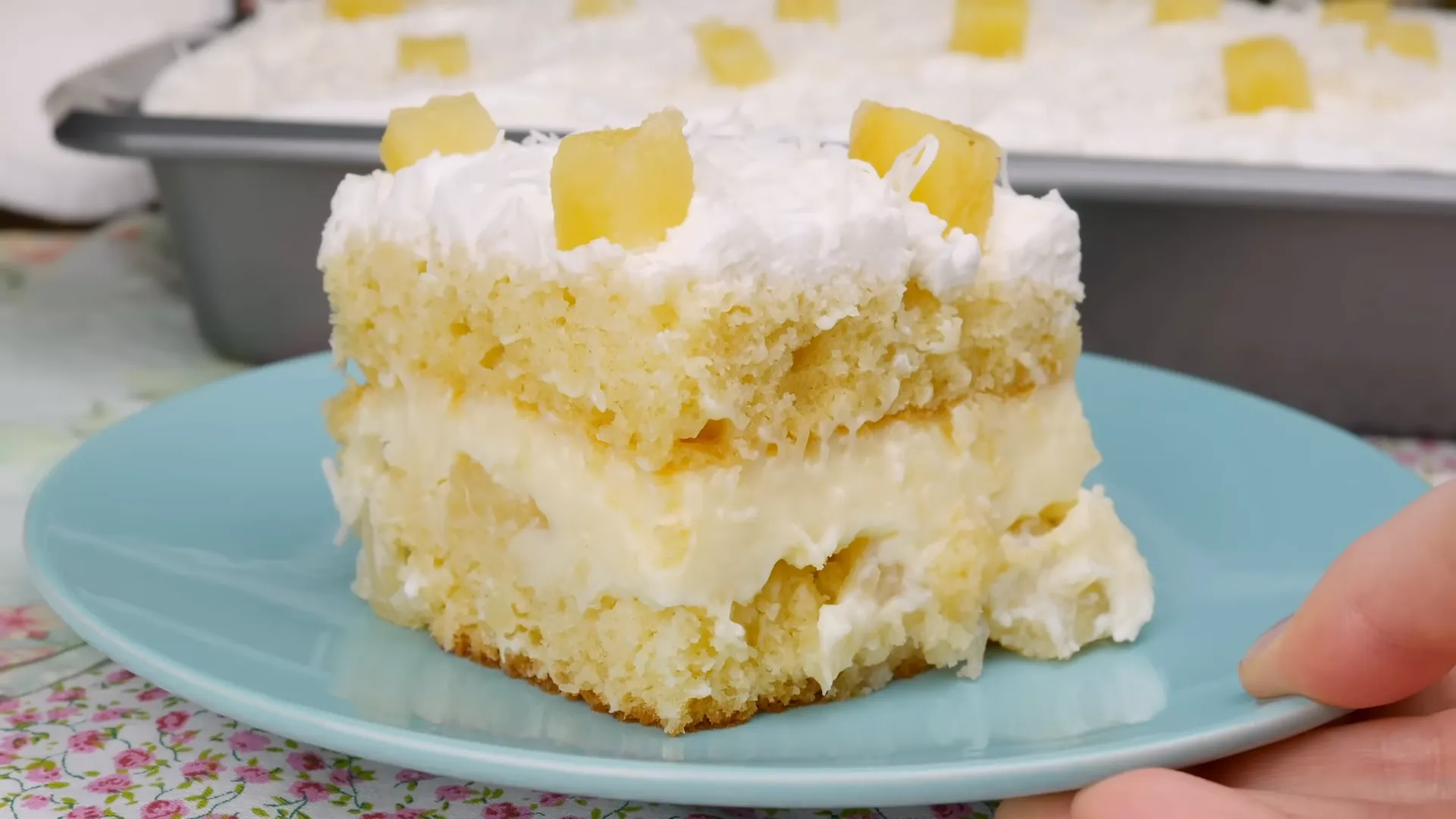 Receita de Bolo de Abacaxi com Coco: Molhadinho e Irresistível