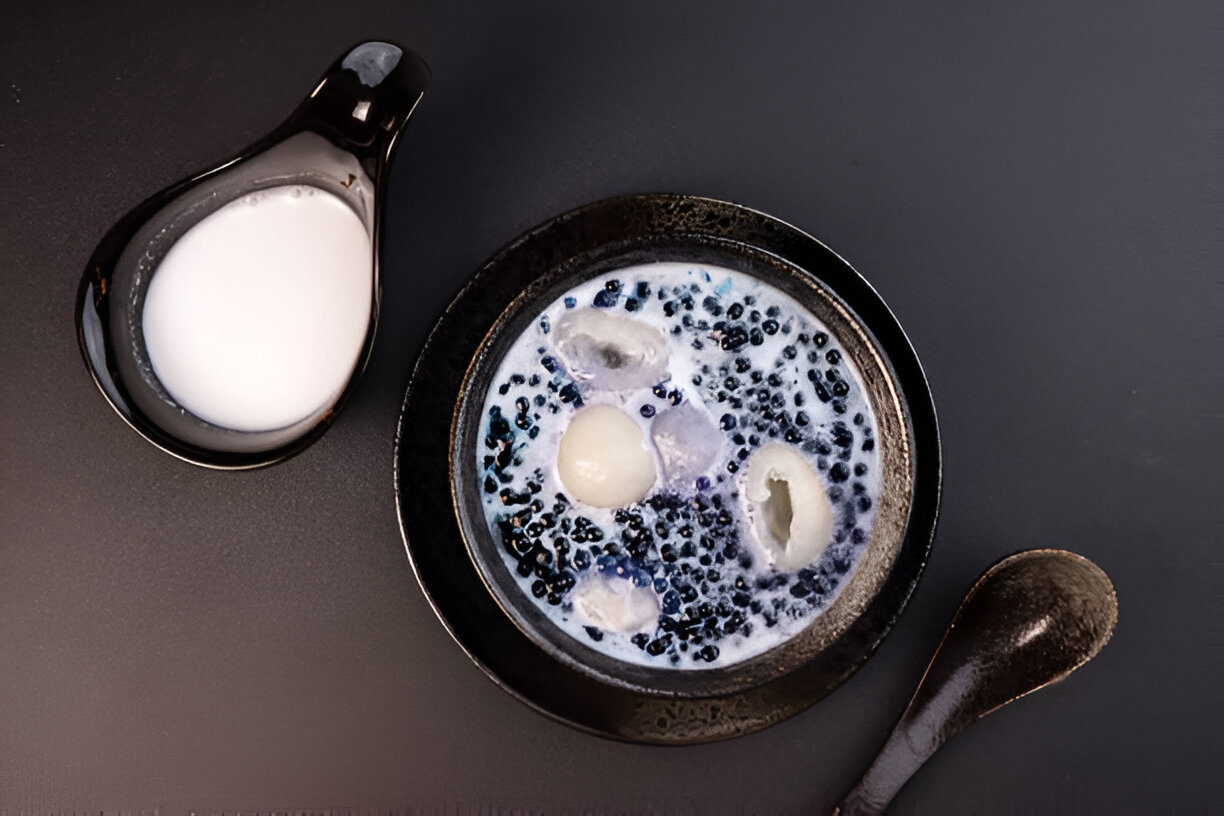 Sagu Cremoso com Calda de Vinho: Uma Sobremesa Tradicional e Irresistível