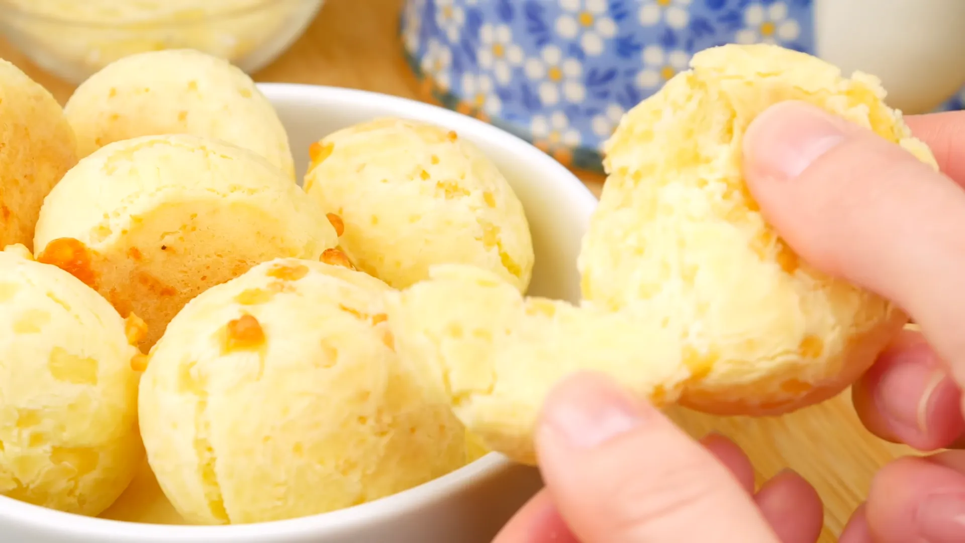 Pão de Queijo Mineiro Legítimo: Receita Fácil que Não Murcha Quando Sai do Forno