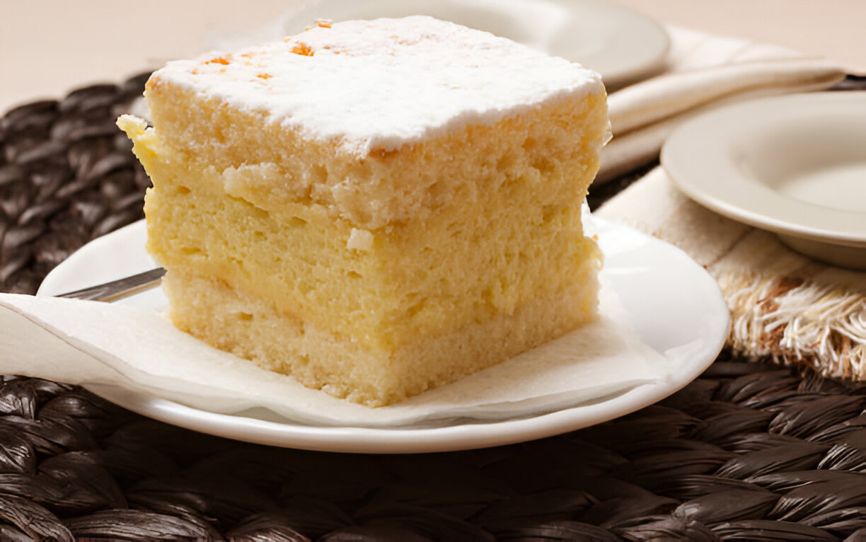 Bolo de Coco com Cobertura Cremosa: Uma Receita Simples e Irresistível