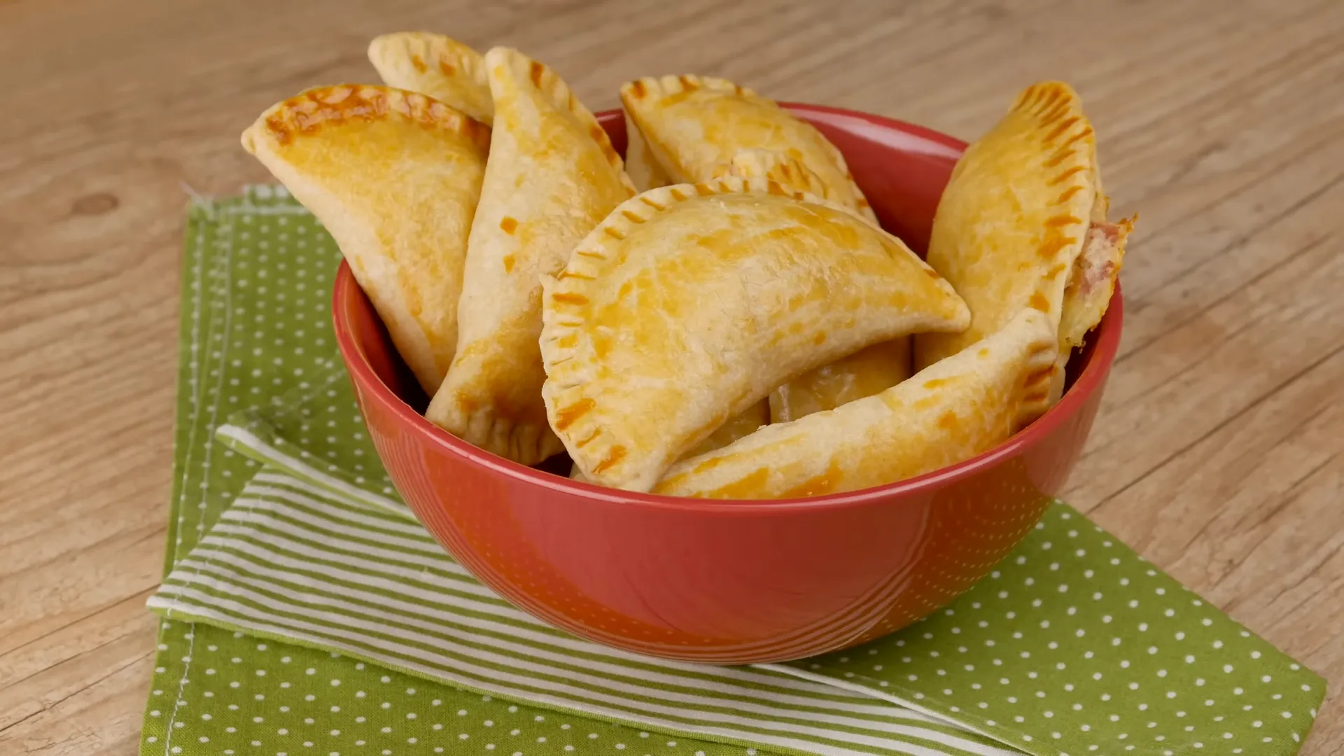 Receita de Pastel de Forno: Massa Fácil com Apenas 2 Ingredientes