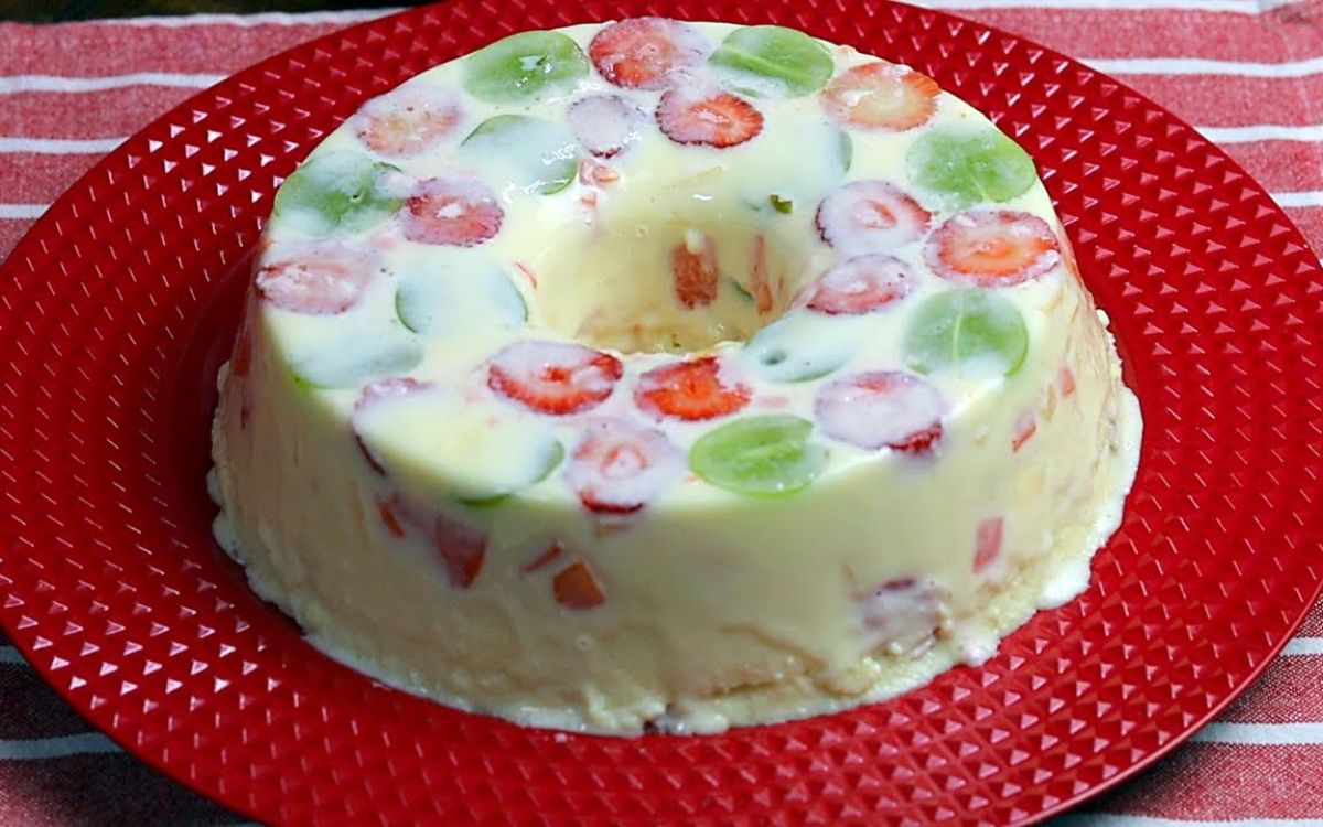Sobremesa Cremosa de Ninho com Frutas Frescas: Fácil e Deliciosa