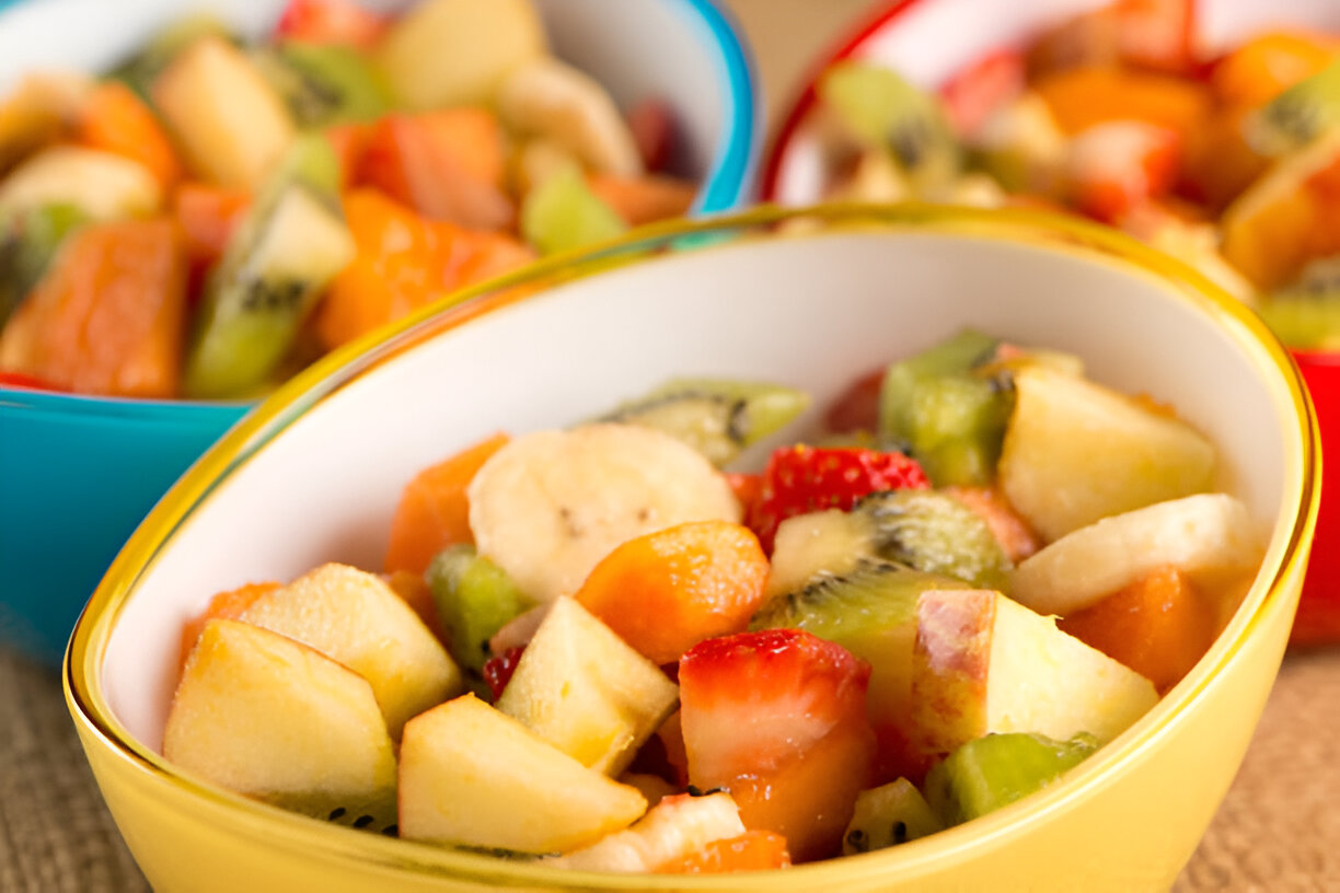 Salada de frutas cremosa: veja o ingrediente secreto para deixá-la ainda mais gostosa