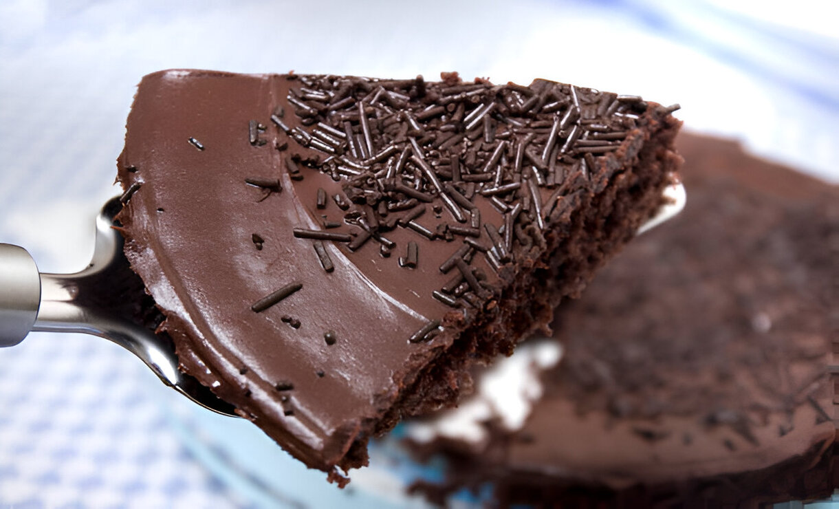 Receita de Bolo Brigadeiro com Muita Cobertura: Perfeito para Todas as Ocasiões