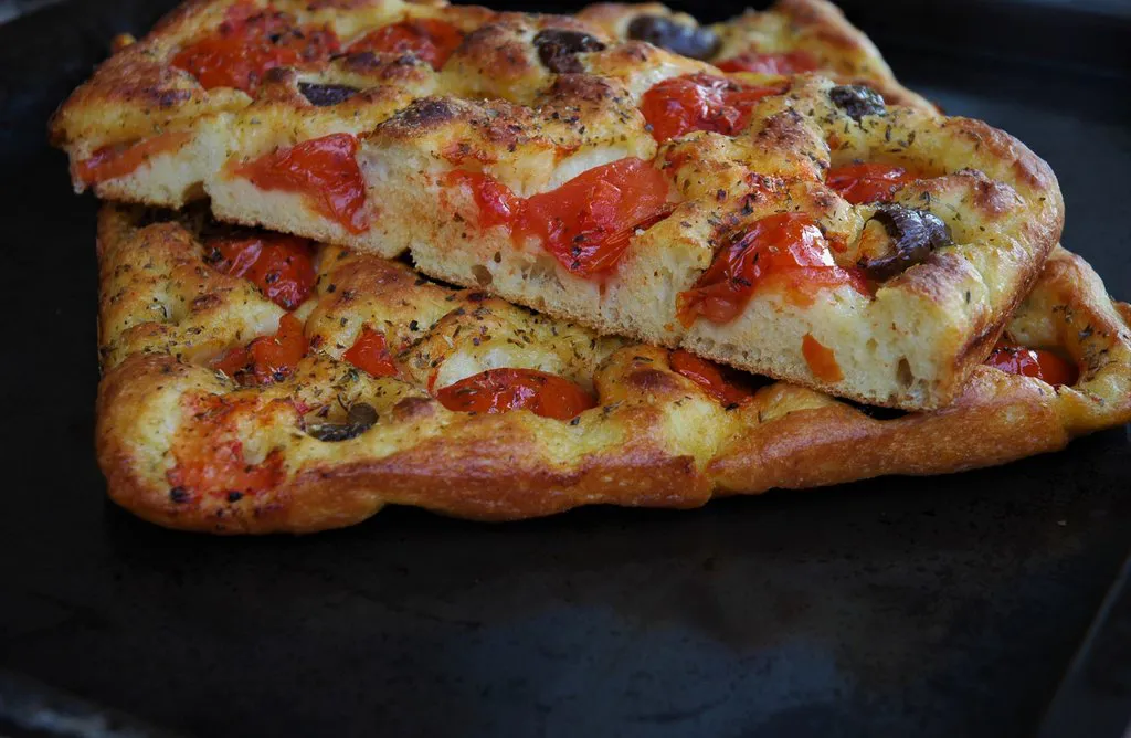 Aprenda a preparar uma deliciosa torta italiana recheada, perfeita para surpreender no lanche da tarde ou no jantar