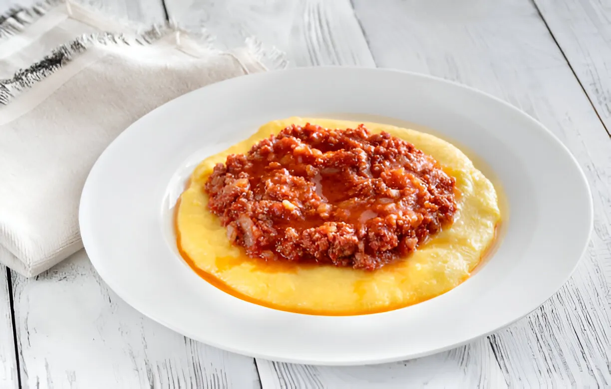 O Segredo para Fazer a Melhor Polenta Cremosa com Carne que Você Já Provou