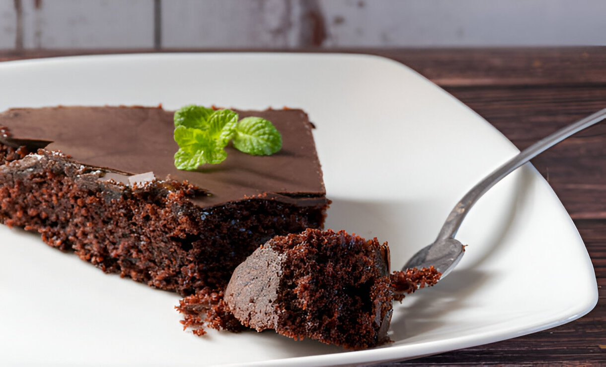 Torta de Chocolate Cremosa: Receita Fácil com Segredo para Textura Perfeita